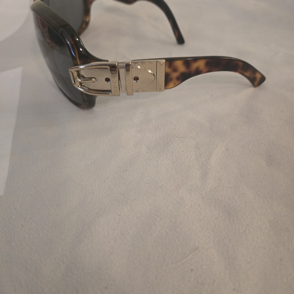 Gucci Branded Black and Gold Men's Sunglasses - Picture 5 of 8